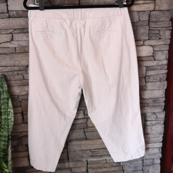 Dockers Pink & White Pinstriped Capris - Picture 2 of 10